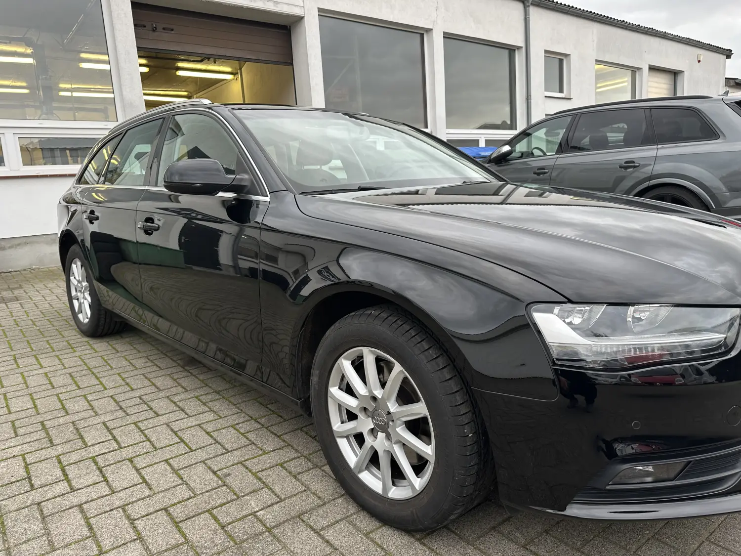 Audi A4 Poliert von Der Fahrzeugaufbereiter - Sebastian Otto